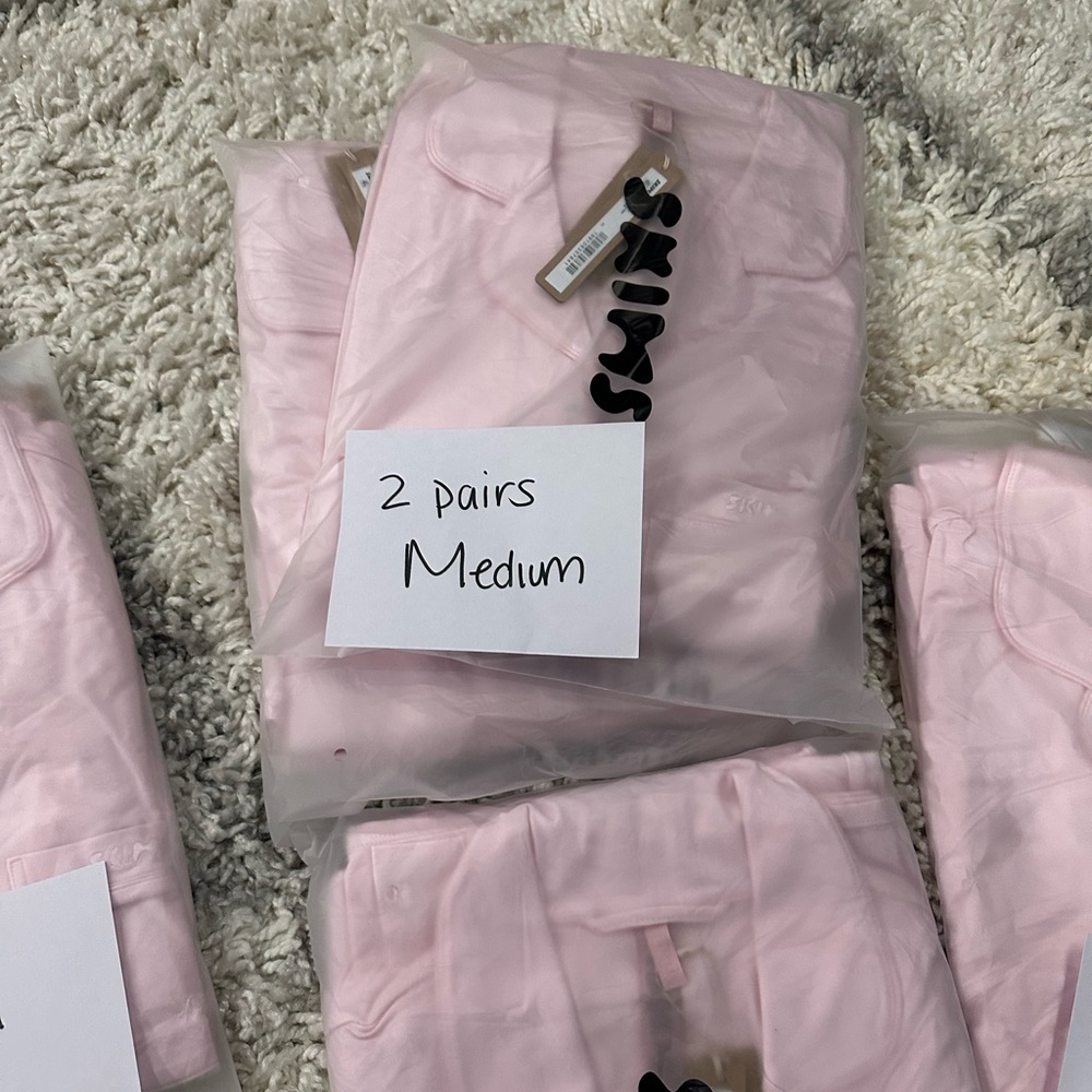 Pink SKIMS pj pajamas set size medium - Picture 2 of 4